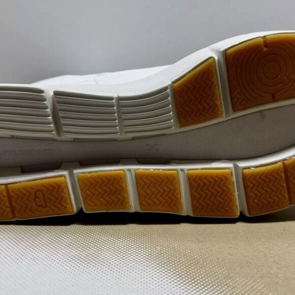 Brand New Oncloud women 9  Roger Clubhouse Mid sensa shoes sand/white 98.98327 - Picture 3 of 7